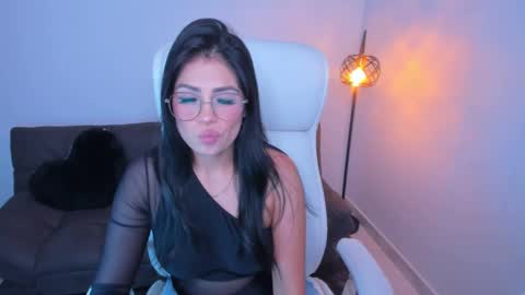 Snapshot of dominique_21x chatting on December 19, 8:13 am DOMINIC online show from December 19, 8:13 am