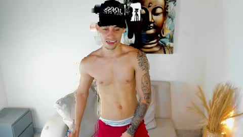dominyck_ online show from April 2, 11:24 pm