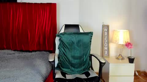dominyck_ online show from July 22, 4:48 am