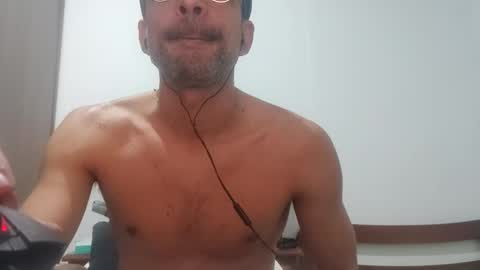 Snapshot of don__chi chatting on December 12, 2:26 am don__chi online show from December 12, 2:26 am