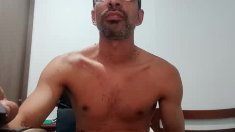 Snapshot of don__chi chatting on December 15, 5:23 am don__chi online show from December 15, 5:23 am