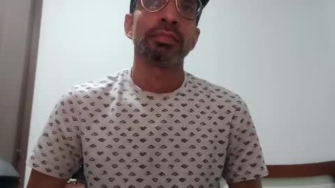 Snapshot of don__chi chatting on December 23, 1:18 am don__chi online show from December 23, 1:18 am