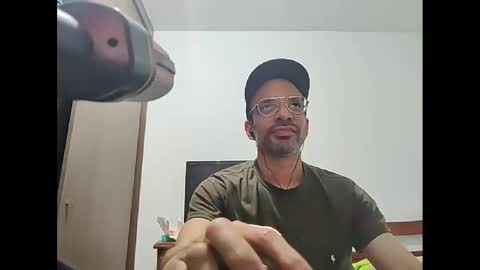 Snapshot of don__chi chatting on January 11, 4:48 am don__chi online show from January 11, 4:48 am