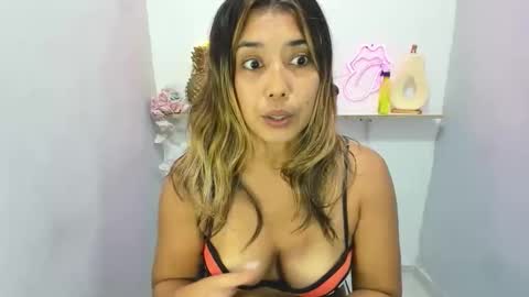 dona_tella online show from April 19, 2:38 pm