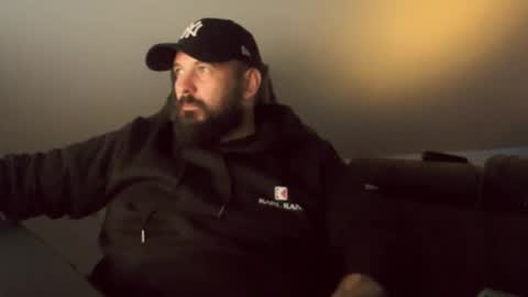 donchriiis online show from December 3, 7:45 pm