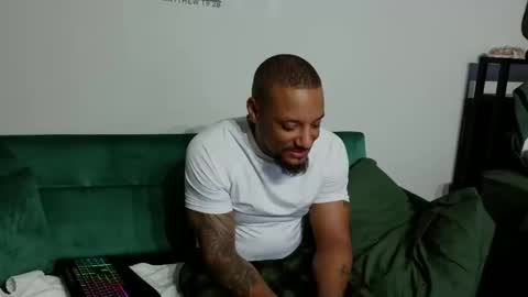 Snapshot of dong_masterson chatting on February 19, 1:12 am Gifted online show from February 19, 1:12 am