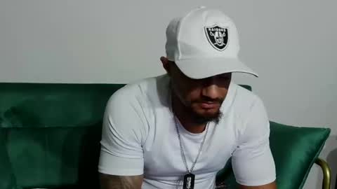 Snapshot of dong_masterson chatting on February 25, 1:26 am Gifted online show from February 25, 1:26 am