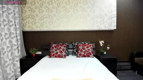 Donna On GMT2 Mon-Fri 3-9 AM online show from December 5, 12:08 am