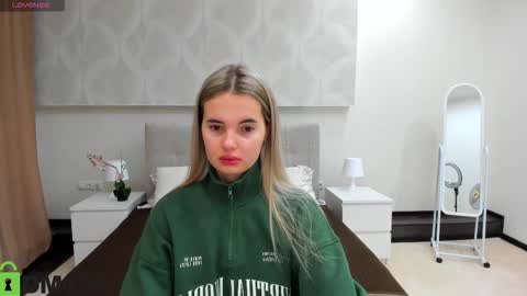 Snapshot of donnaaa_evans chatting on November 23, 11:59 pm Donna On GMT2 Mon-Fri 3-9 AM online show from November 23, 11:59 pm