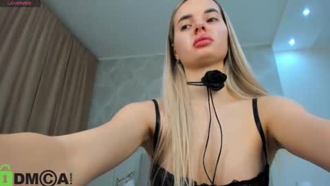 Snapshot of donnaaa_evans chatting on November 26, 12:22 am Donna On GMT2 Mon-Fri 3-9 AM online show from November 26, 12:22 am