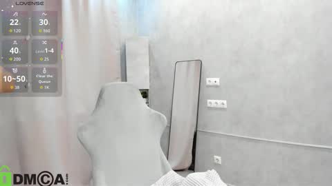 Snapshot of donnaaa_evans chatting on December 19, 12:50 am Donna On GMT2 Mon-Fri 3-9 AM online show from December 19, 12:50 am