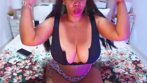 Snapshot of donnaadore chatting on October 3, 4:09 am Donna online show from October 3, 4:09 am