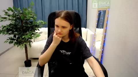 Sia online show from April 17, 10:51 am