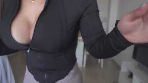 Donatella online show from October 21, 11:55 am