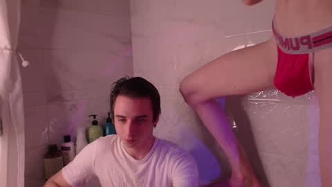 Snapshot of dontknowloool chatting on December 22, 10:15 pm EliotKenny online show from December 22, 10:15 pm