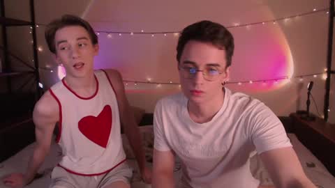 Snapshot of dontknowloool chatting on January 4, 5:37 pm EliotKenny online show from January 4, 5:37 pm