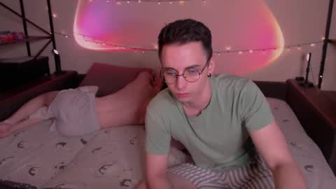 Snapshot of dontknowloool chatting on February 28, 6:09 pm EliotKenny online show from February 28, 6:09 pm