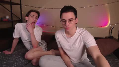 Snapshot of dontknowloool chatting on March 12, 4:46 pm EliotKenny online show from March 12, 4:46 pm