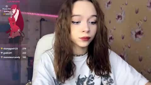 Nicole online show from December 18, 3:33 pm