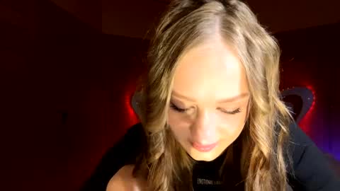 Anika online show from April 15, 7:58 pm