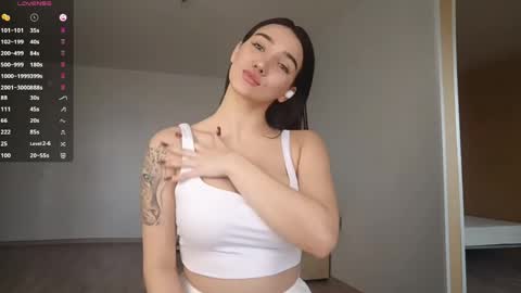 Jacqueline online show from April 16, 9:15 pm