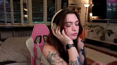 Snapshot of dorfmatratze_ chatting on June 8, 4:57 am Alice online show from June 8, 4:57 am