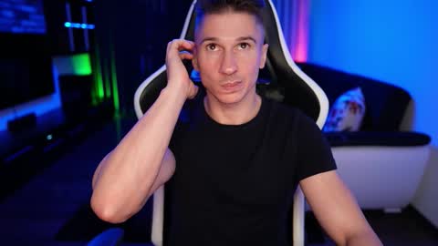 Dorian Reyes online show from September 28, 10:15 pm