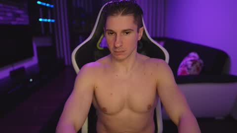 Dorian Reyes online show from March 21, 11:52 pm