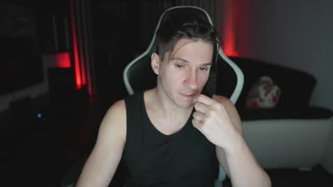 Dorian Reyes online show from April 1, 11:35 pm