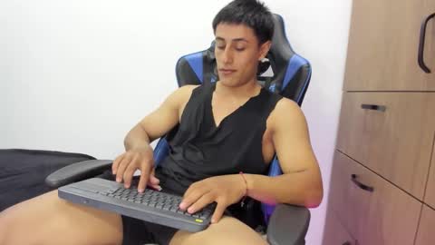 Snapshot of dorman_boy chatting on November 5, 2:11 am dorman_boy online show from November 5, 2:11 am