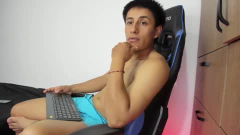 Snapshot of dorman_boy chatting on November 13, 4:55 am dorman_boy online show from November 13, 4:55 am