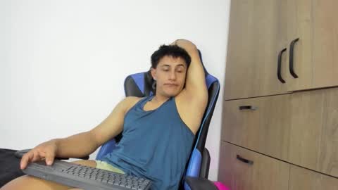 Snapshot of dorman_boy chatting on November 28, 6:43 pm dorman_boy online show from November 28, 6:43 pm