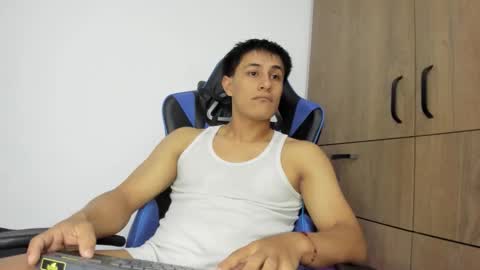 Snapshot of dorman_boy chatting on December 5, 2:20 am dorman_boy online show from December 5, 2:20 am