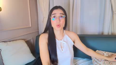 dorothy_valerisse online show from March 18, 10:40 am