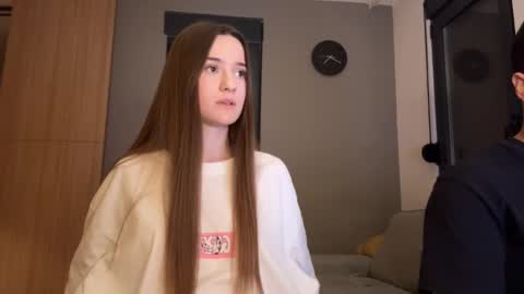 Snapshot of double_sun chatting on October 19, 10:32 pm Alice and Mark online show from October 19, 10:32 pm