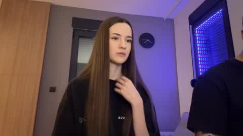 Snapshot of double_sun chatting on November 29, 1:19 am Alice and Mark online show from November 29, 1:19 am