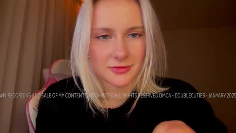 Lana  Eva  dont forget to give us a thumb up online show from January 10, 8:04 pm