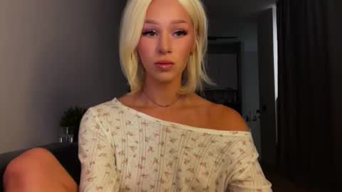 MOLLYYYY dont forget to give me a thumb up online show from July 1, 2:18 pm