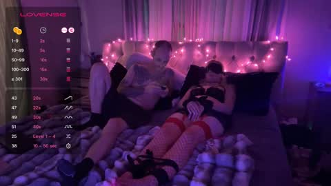 Snapshot of doublesuble chatting on December 12, 11:29 am Chaz  Roxy Rain online show from December 12, 11:29 am