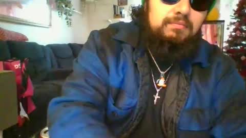 Snapshot of dpenguino chatting on December 16, 5:29 pm Dpenguino online show from December 16, 5:29 pm