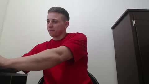 Snapshot of draco_boy2000 chatting on October 10, 9:36 pm draco_boy2000 online show from October 10, 9:36 pm