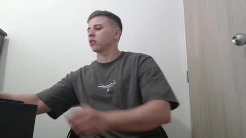 Snapshot of draco_boy2000 chatting on October 21, 9:15 pm draco_boy2000 online show from October 21, 9:15 pm