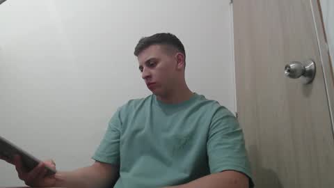 Snapshot of draco_boy2000 chatting on November 19, 9:48 pm draco_boy2000 online show from November 19, 9:48 pm