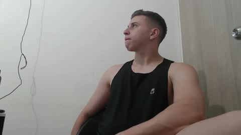 Snapshot of draco_boy2000 chatting on December 17, 9:32 pm draco_boy2000 online show from December 17, 9:32 pm