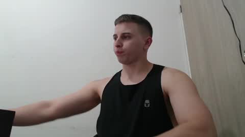 draco_boy2000 online show from April 14, 12:38 am