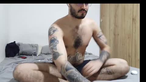 Snapshot of drake_beard chatting on June 8, 9:04 pm drake_beard online show from June 8, 9:04 pm