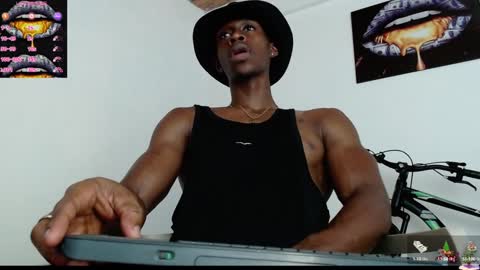Snapshot of drake_brown_23 chatting on January 17, 4:06 am Drake 23 online show from January 17, 4:06 am