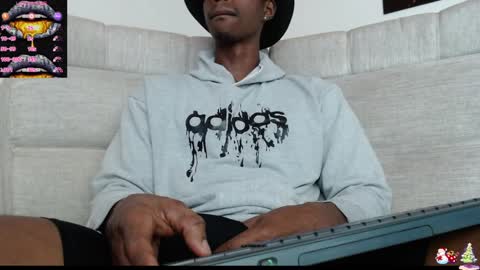 Snapshot of drake_brown_23 chatting on January 26, 12:01 pm Drake 23 online show from January 26, 12:01 pm