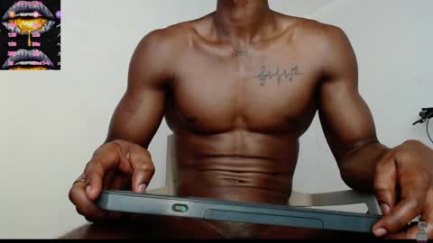 Snapshot of drake_brown_23 chatting on January 29, 5:40 am Drake 23 online show from January 29, 5:40 am