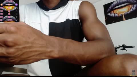Snapshot of drake_brown_23 chatting on January 30, 5:39 pm Drake 23 online show from January 30, 5:39 pm